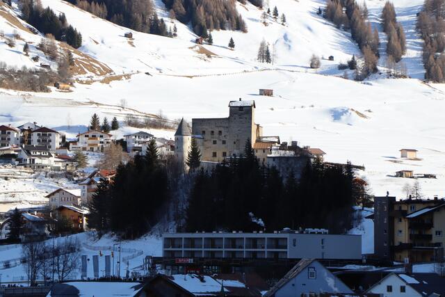 Das Schloss Naudersberg erzählt eine Geschichte. | Foto: Celina Leitner