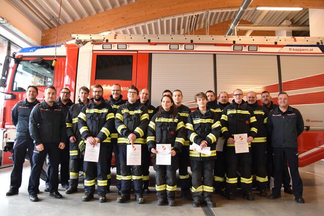 Prüfung bestanden: Die Gemeinden Marchtrenk, Weißkirchen, Holzhausen und Kappern dürfen sich über 13 neue Feuerwehrmänner und -frauen freuen. | Foto: FF Kappern
