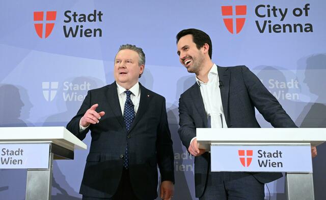 Die Gesichter der rot-pinken Stadtregierung bei der jüngsten Regierungsklausur: Bürgermeister Michael Ludwig (SPÖ, l.) und Vizebürgermeister Christoph Wiederkehr (Neos). | Foto: HELMUT FOHRINGER / APA / picturedesk.com