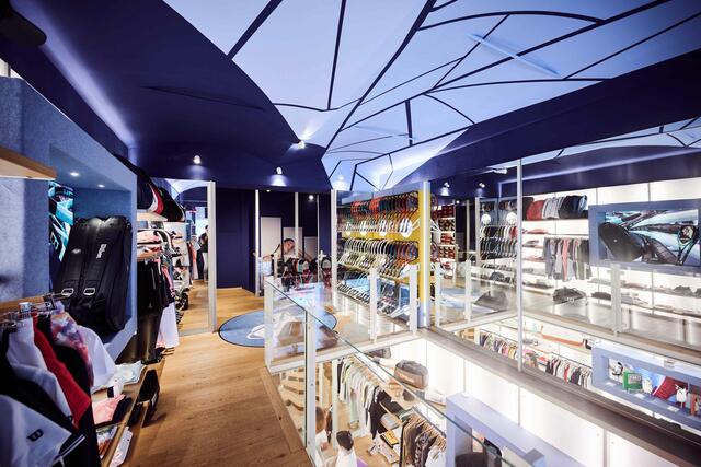 In Währing und Penzing werden Racket-Fans fündig. Neben Kleidung werden auch Schläger und Bälle angeboten.  | Foto: PP sports