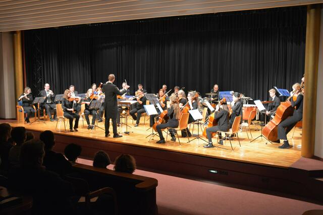 Der Zwettler Stadtsaal ist immer ein Garant für ein hochwertiges Kulturprogramm. Im Bild, die Waldviertler Symphoniker bei einem ihrer Konzerte. | Foto: Stadtgemeinde Zwettl