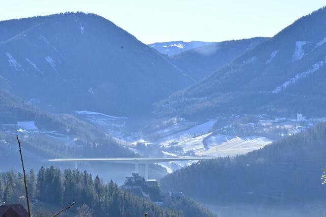 Burg Klamm, S6, rechts Maria Schutz
