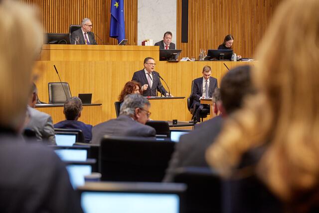 Auch ÖVP-Klubchef August Wöginger wies die Kritik der SPÖ zurück und bezeichnete Bablers Vorwürfe als unehrlich und unredlich.  | Foto: Parlamentsdirektion/Thomas Topf