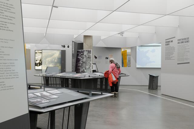 In der Ausstellung wird die Geschichte des Obersalzberges während der NS-Zeit betrachtet.  | Foto: Dokumentation Obersalzberg