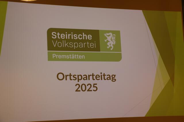 Die ÖVP Premstätten führte das Herbstfest Woarzln ein, das vom Start weg zu einem Publikumsmagnet wurde. Andreas Truchses stellte die digitalen Medien der VP Premstätten vor. Mit zahlreichen Followern und Zugriffen sind Facebook und Instagram gut aufgestellt. Vor dem Woazln allerdings schnellen die Zugriffe in astronomische Höhen.  | Foto: Edith Ertl