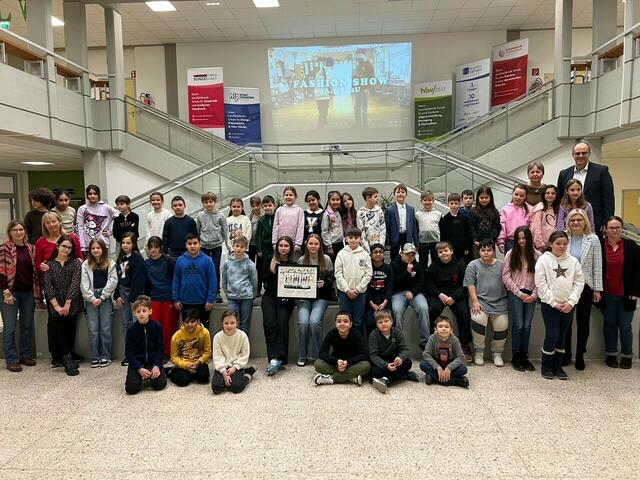 Eine besondere Fashion Show mit Schülerinnen und Schülern der Volksschule Oberwart fand in der Aula vom Business Campus Oberwart statt. | Foto: Volksschule Oberwart
