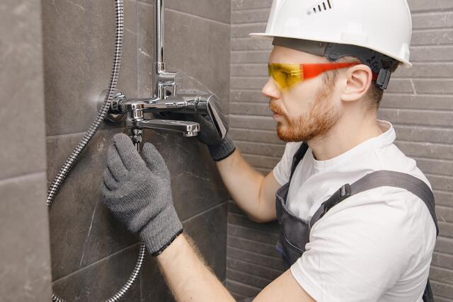 Ein barrierefreies Badezimmer macht oft Umbauarbeiten notwendig, wobei es mehrere Förderungen gibt, die einen Teil der Kosten übernehmen. | Foto: Adobe Stock