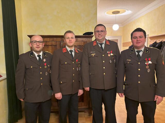 links-&gt;rechts - Das neue Führungsteam
BI d.F. Kaser Lucas (Schriftführer, FF Pram)
OBI Arnezeder Lukas (Stv. Kommandant, FF Pram)
HBI Bruckmüller Manuel (Kommandant, FF Pram)
BI d.F. Anzengruber Tobias (Kassier, FF Pram) | Foto: FF Pram