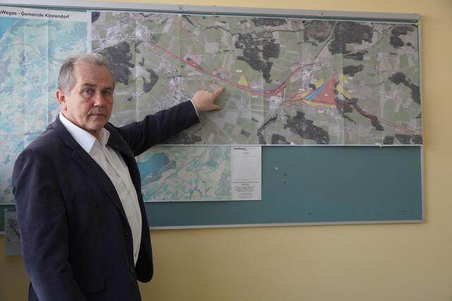 Der Bürgermeister von Köstendorf, Wolfgang Wagner, schilderte den derzeitigen Stand des ÖBB-Projekts im nördlichen Flachgau. | Foto: Emanuel Hasenauer