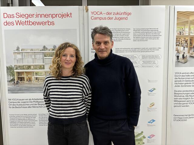 Katharina Hammer, zuständig für Jugend und Beteiligung bei der Arbeiterkammer und Martin Haas, Architekt des Siegerstudios. | Foto: Nathanael Peterlini