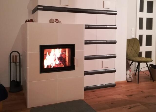 Moderne Kachelöfen, Heizkamine, Schwedenöfen oder Holz-Küchenherde machen unabhängig - selbst wenn der Strom länger ausfällt. | Foto: Ivancsics