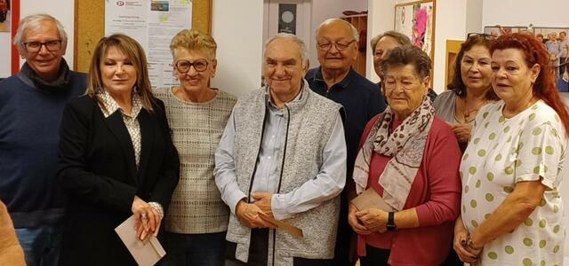 Manfred Harter, Doris Rosner-Toth, Josefa Ecker, Peter Kohn, Franz Perger, Brigitte Richter, Johanna Enghelyil, Elisabeth Brunner und Roswitha Krakhofer bei der Geburtstagsfeier. | Foto: NÖ Senioren Bruck/Leitha