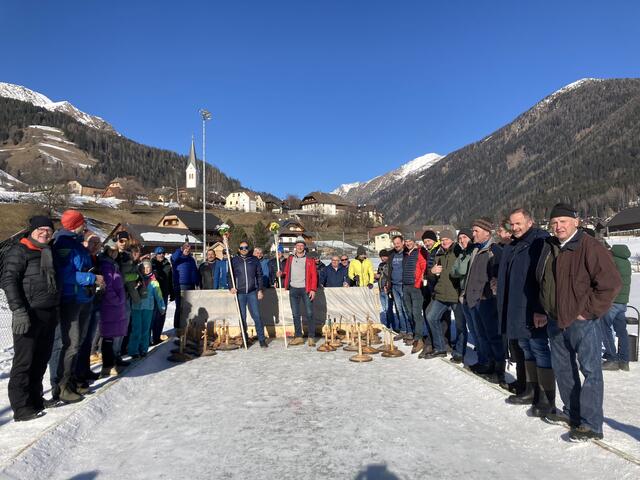 Historische Schützen gegen Kameradschaft in Lessach  | Foto: Wolfgang Schröcker