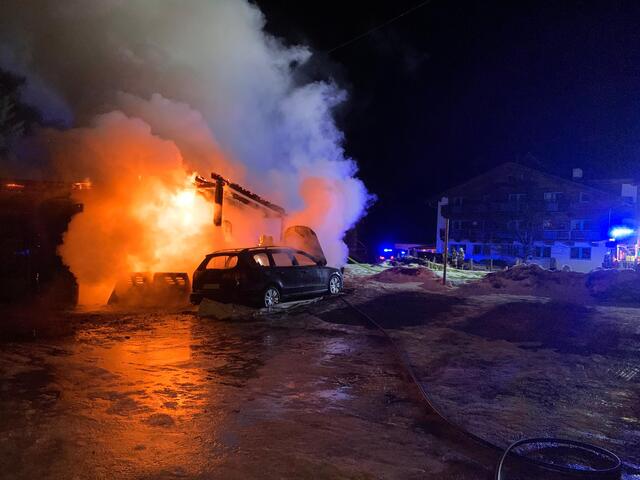 Der Brand verursachte erheblichen Sachschaden. | Foto: ZOOM TIROL
