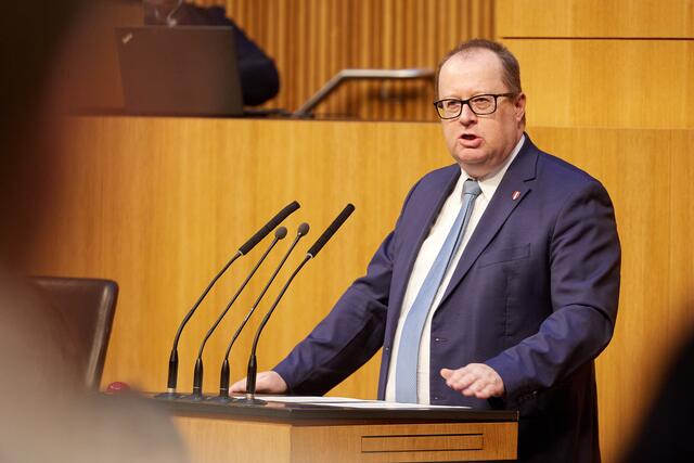  "Wir Freiheitliche haben diesen budgetpolitischen Scherbenhaufen nicht verursacht", betonte FPÖ-Mandatar Hubert Fuchs.  | Foto: Parlamentsdirektion/Thomas Topf