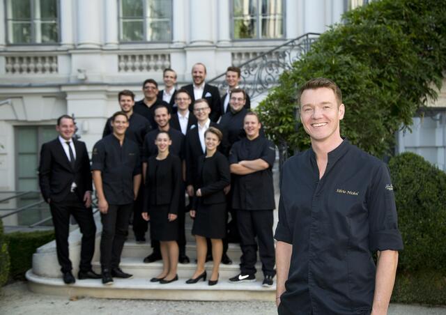 Silvio Nickol (r.) und sein Team kochen und servieren im Palais Coburg auf Spitzen-Niveau. (Archiv) | Foto: Palais Coburg