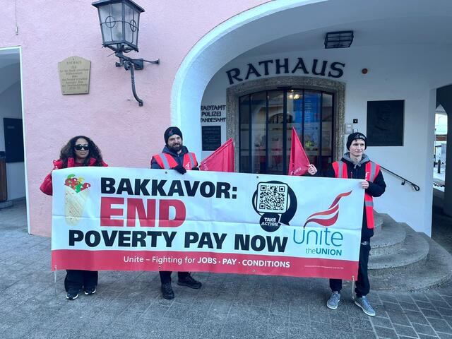 Protest der Gewerkschaftler im Kitzbühel. | Foto: Unite