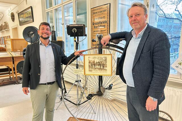 Marcus Bruckmann (r.) ist der neue Leiter des Mariahilfer Bezirksmuseums in der Mollardgasse 8. | Foto: BV6