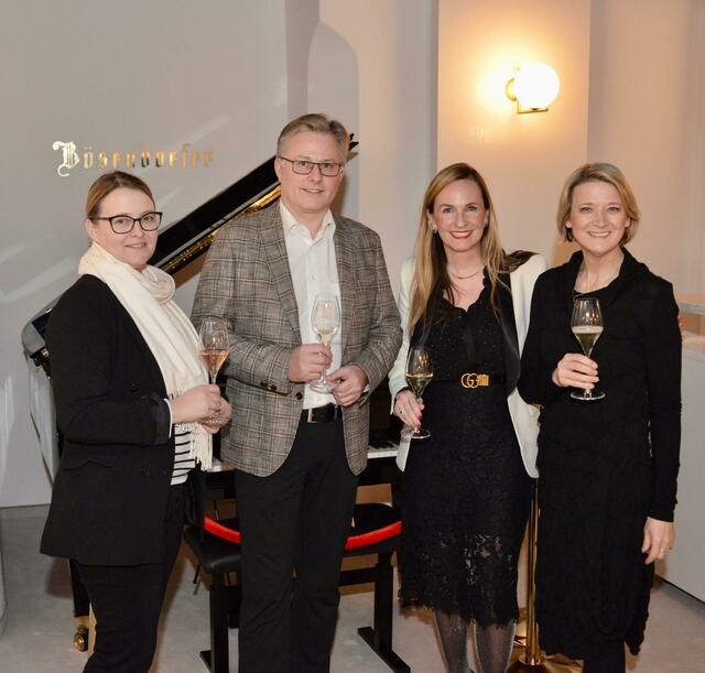 Im Bösendorfer-Salon: Aurore Jeudy, Oliver Ostermann, Maria Großbauer und Dagmar Gross. | Foto: Sascha Trimmel, Peter Zezula