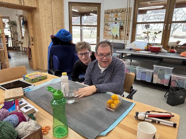 Paul Töplitzer (l.) hat sich für den Zivildienst entschieden. Er arbeitet im David-Zentrum der Diakonie de La Tour in Waiern. | Foto: MeinBezirk