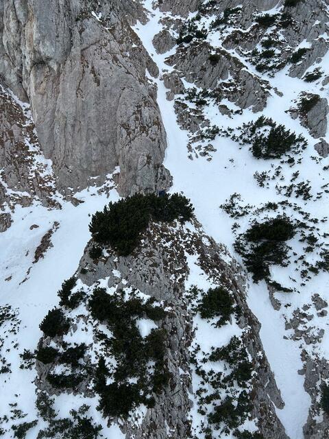 Einsatz am Schneeberg. Beim Latschenfeld steht das Paar.  | Foto: Flugpolizei/BMI