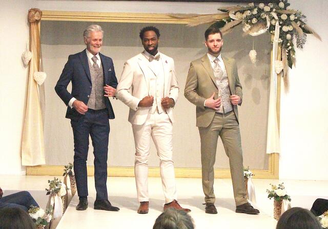 Die aktuellen Modetrends 2025 für den Bräutigam gab es auf der "Hochzeiten und Feste"  in der Messe Innsbruck zu sehen. | Foto: Karl Künstner