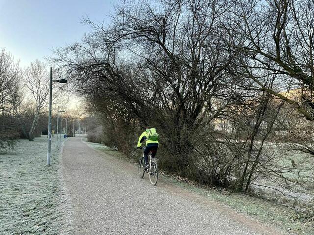 Der Weg entlang des Liesingbachs gehört zu den beliebtesten Radstrecken Wiens. | Foto: BV23/Genitheim