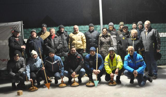 Die beiden Moarschaften vor der regulären Begrüßung, bevor das Turnier begann... | Foto: Strohmeier