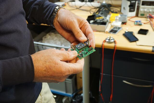 In jedem „BirdBoogle" steckt ein kleiner Computer | Foto: Meinbezirk/Martina Obertimpfler 