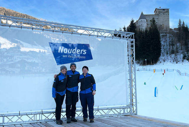 Unter dem Schloss Naudersberg erwartet die Gäste eine umfangreiche Spielewelt. | Foto: TVB Tiroler Oberland-Nauders/Anna Tscherbne