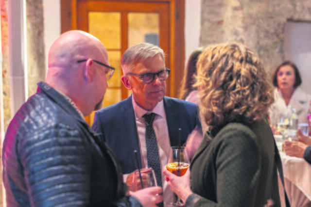 WKS-Präsident Peter Buchmüller im Gespräch mit Unternehmern. | Foto: WKS/Nikolaus Faistauer