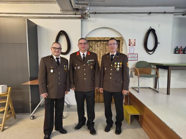 Befördertes Kommando: Kommandant Stv. Roman Rettensteiner, Kommandant Günther Weiss, Verwalter Stefan Katzensteiner | Foto: FF Wirts