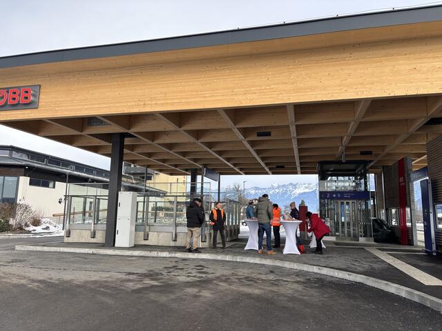 Die neue ÖBB-Haltestelle in Maishofen wurde in einem kleinen Rahmen feierlich eröffnet. | Foto: Sarah Braun