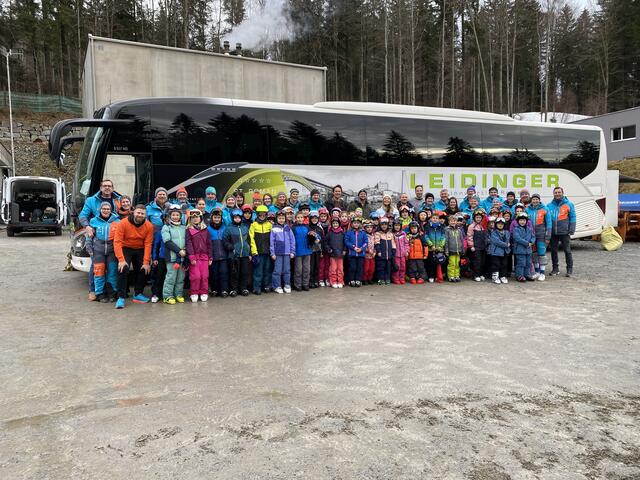 Drei Tage fährt der SkiClub Rainbach im Innkreis mit der Volksschule Rainbach für einen Skikurs auf den Hochficht. Los geht's morgens um 7.30 Uhr vor der Schule, abends treffen die Kinder um 17.15 Uhr wieder in Rainbach ein. Am letzten Kurstag findet dann das Schilskirennen statt. | Foto: SkiClub Rainbach im Innkreis