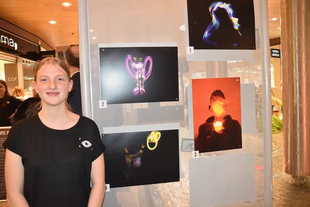 Lara Ferstl "zauberte" mit ihrem Handy eine bildhafte "Engelstropmpete". | Foto: Michael Strini