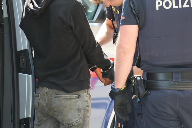 Am 29. Jänner 2025 muss sich in Ried jener 34-jährige mutmaßliche Schlepper verantworten, der am 10. August 2024 von der Polizei durch Braunau gejagt und schließlich festgenommen wurde. | Foto: Pressefoto Scharinger