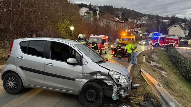 Pkw-Unfall auf der Moosburgerstraße. | Foto: Freiwillige Feuerwehr Krumpendorf
