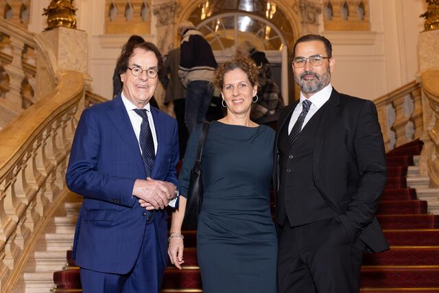 Saubermacher Hans Roth mit Anja und Roland Prettner bei der Opernpremiere von „Les Troyens“ .