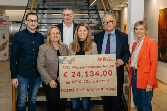 Von links: Schärdings SPÖ-Bezirksgeschäftsführer Florian Schiffecker, stellvertretende Bezirksvorsitzende Anita Rackaseder, Bezirksvorsitzender Karl Walch, Vorsitzende Moki OÖ Heike Schwaiger, SPÖ-Landesparteivorsitzender Alois Stöger und Initiatorin Sabine Schwandner | Foto: MecGreenie