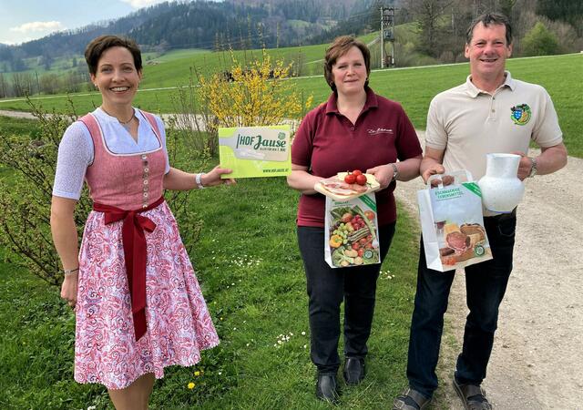 Landeskammerrätin Anita Heigl aus Göstling an der Ybbs (l.) im EInsatz für die Bäuerinnen im Bezirk Scheibbs | Foto: privat