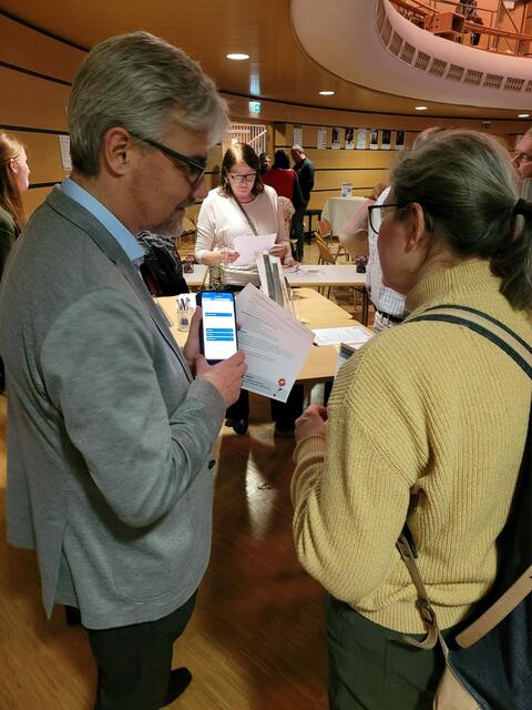 Steuerberater Christian Parzer (l.) stand beim Infotreffen für steuerliche Fachfragen zur Verfügung.  | Foto: LGS Schärding