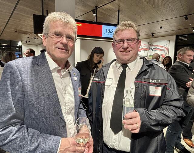 Rotes-Kreuz-Bezirksgeschäftsleiter Herbert Markler und Bezirksfeuerwehrkommandant Franz Baier. | Foto: Ebner