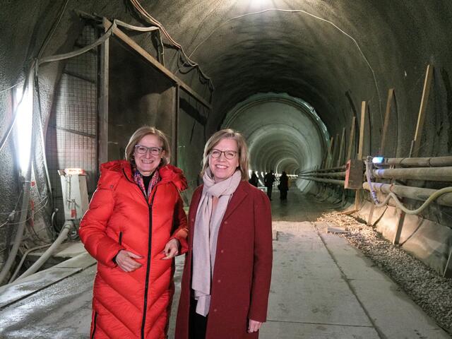 Bei der Tunnelinspektion: NÖ-Landeshauptfrau Johanna Mikl-Leitner und Klimaschutzministerin Leonore Gewessler. | Foto: Santrucek