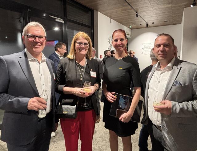 Lengaus Bürgermeister Erich Rippl, Landtagsabgeordnete Gabriele Knauseder, Evelyn Eder von Palfinger Europe, und Vizebürgermeister von Lengau Oliver Wähner. | Foto: Ebner