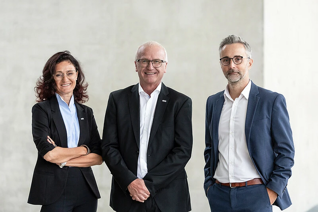 Andrea Schmid (li) und Kurt Sonneck (re) haben die Leitung von Johannes Dines (Mitte) übernommen, der in seinen wohlverdienten Ruhestand getreten ist. | Foto: Franz Neumayr