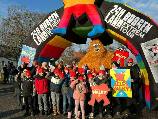 Maskottchen "Walky" sorgte für Stimmung.  | Foto: Lisa-Marie Zehetbauer