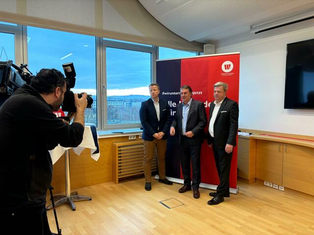 Paul Eiselsberg (IMAS-Institut), Wolfgang Ecker (WKNÖ-Präsident und Wirtschaftsbund Landesgruppenobmann) und Harald Servus (Direktor Wirtschaftsbund NÖ) | Foto: MeinBezirk
