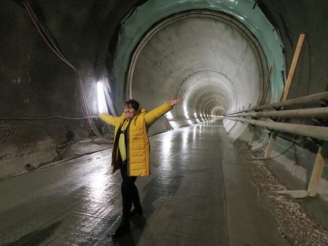 Die steirische Landeshauptmann-Stellvertreterin Manuela Khom im Tunnel. | Foto: Santrucek