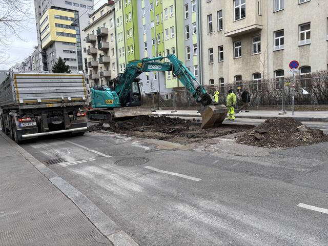 Die Wiener Linien arbeiten derzeit an vielen Ecken. Sei es unterirdisch oder über der Erde. | Foto: Johannes Reiterits/MeinBezirk