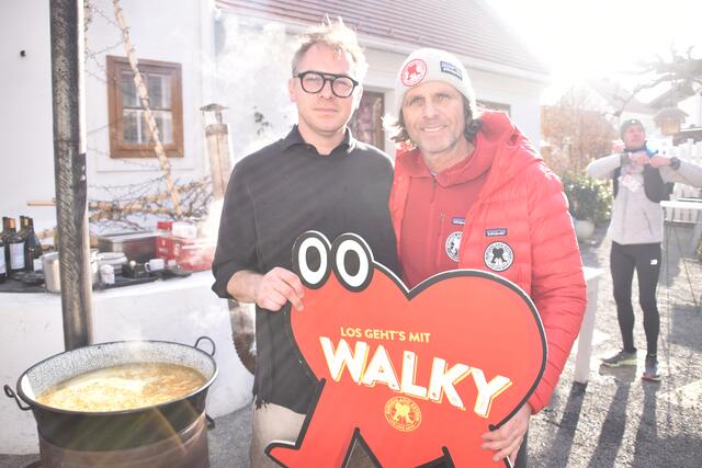 Bestens kulinarisch versorgt wurden die Teilnehmerinnen und Teilnehmer von Spitzenkoch Max Stiegl in Purbach, hier mit Veranstalter Michael Oberhauser.  | Foto: Stefan Schneider